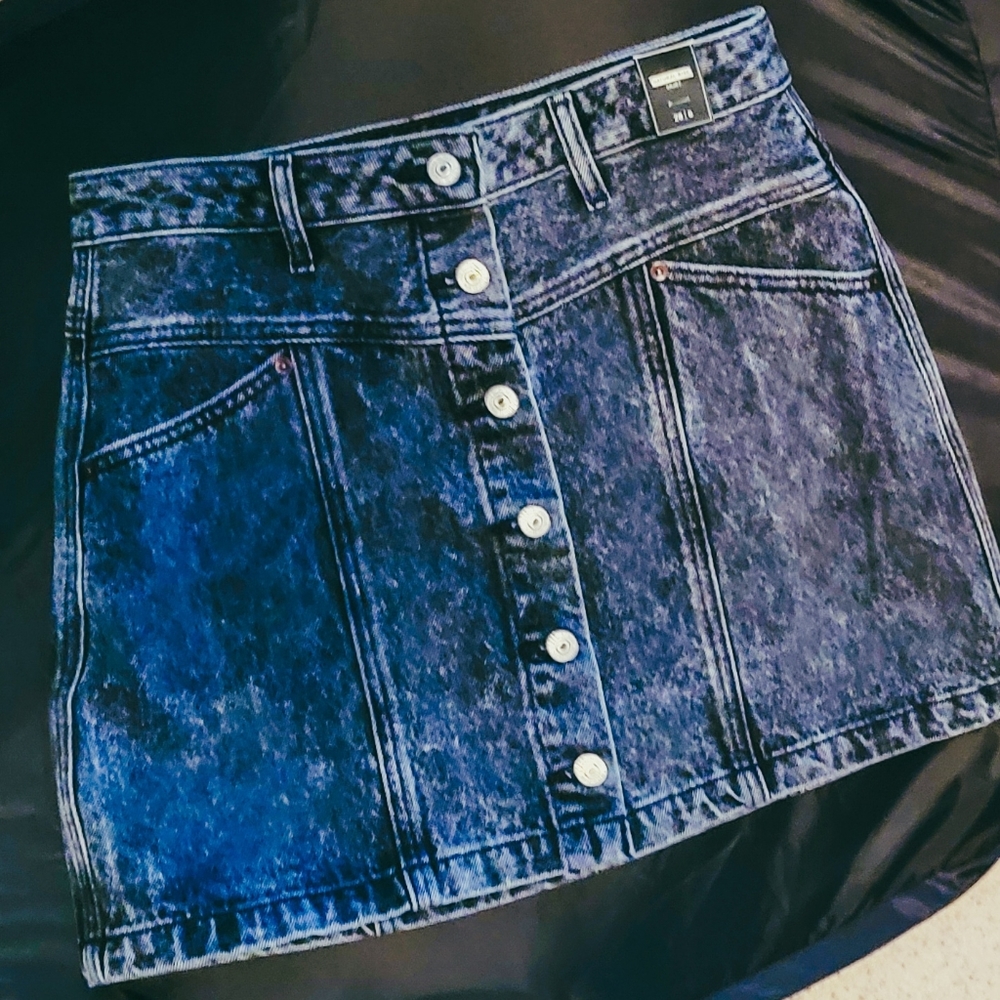 NWT Abercrombie and Fitch Acid Wash Button Skirt